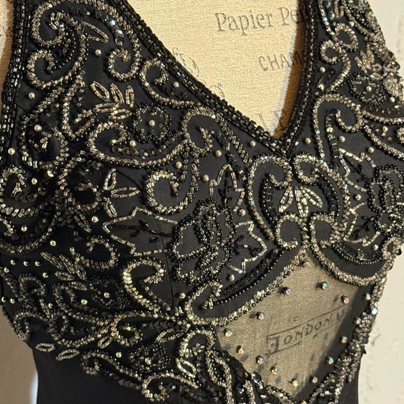 Elegant Black Embellished Evening Dress - Picture 6 of 16